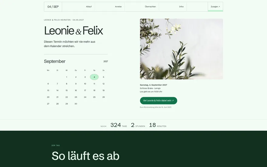 Die Hochzeitsseite von Leonie und Felix: ein Monatskalender mit eingekreistem Hochzeitstag, darunter ein Blumenfoto.
