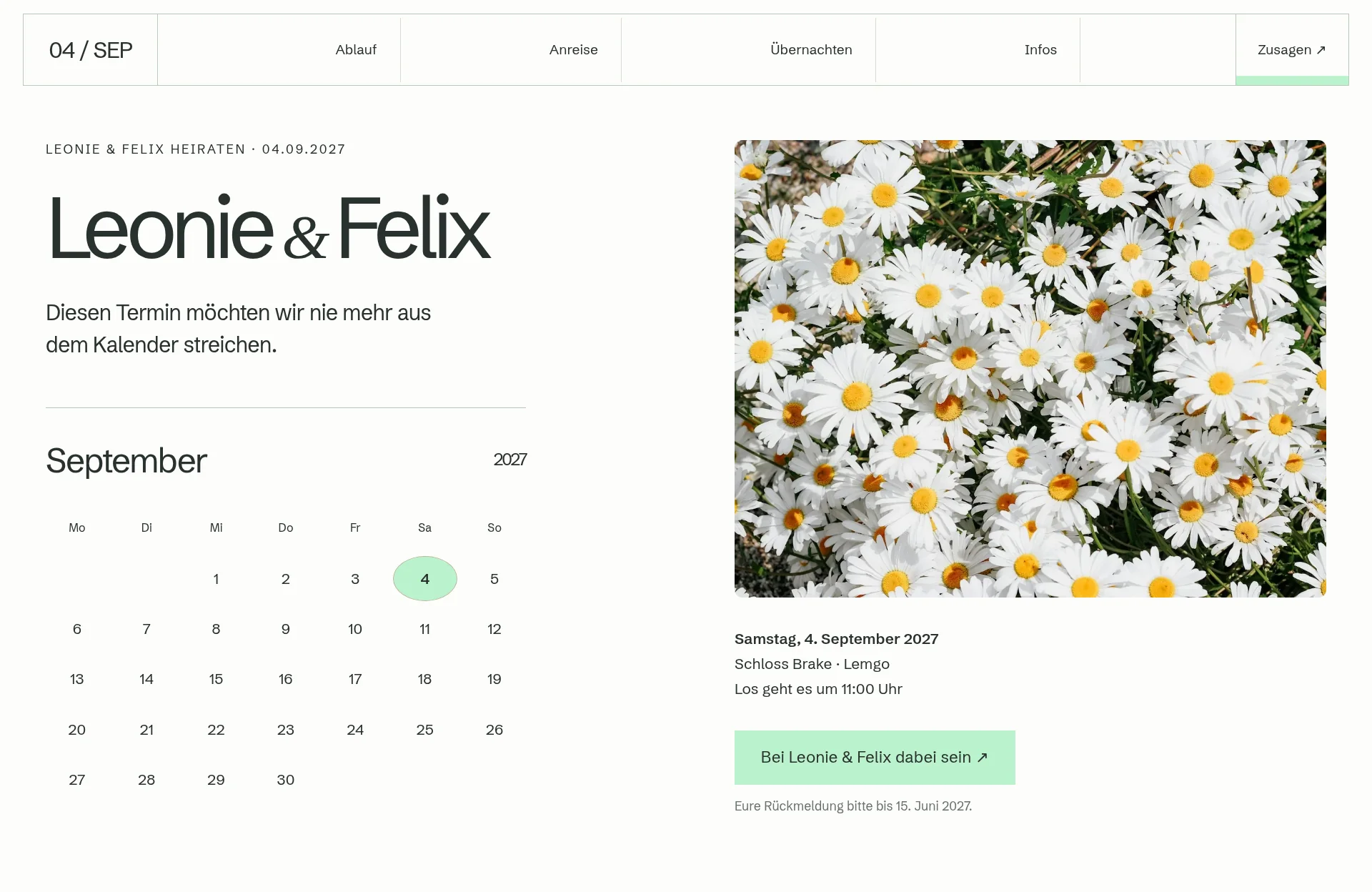 Der Kopf der Hochzeitsseite von Leonie und Felix (Schloss Brake, Lemgo). Der Hochzeitstag im Kalender: eine grafische Datumsseite neben dem Paarfoto.
