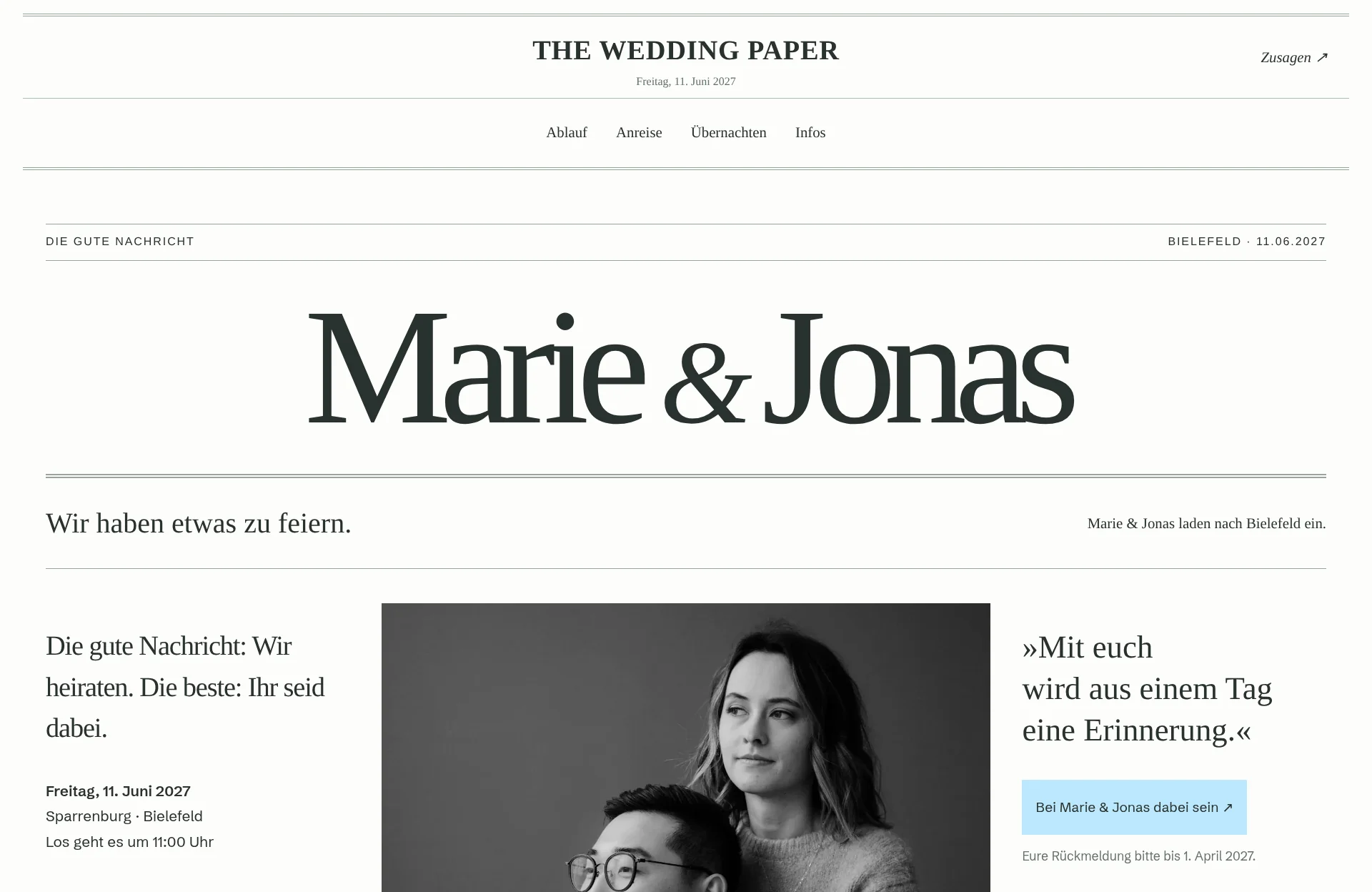 Der Kopf der Hochzeitsseite von Marie und Jonas im Stil einer Zeitung: Menü, große Namen, Foto des Paares, Datum auf der Sparrenburg in Bielefeld und ein Knopf zum Zusagen.