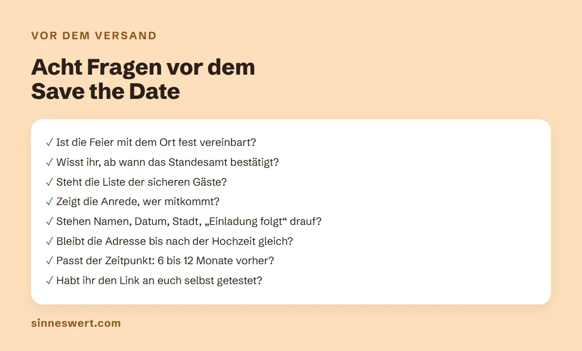Grafik: Prüfliste vor dem Versand des Save the Date mit acht Punkten, von Ort fest vereinbart bis Link an euch selbst getestet.