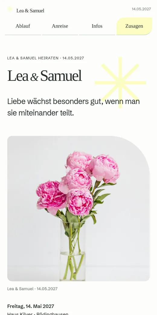 Eine grafische Blüte rahmt die Einladung; Foto und Gästeinformationen bleiben klar. Gezeigt mit der Hochzeit von Lea und Samuel.