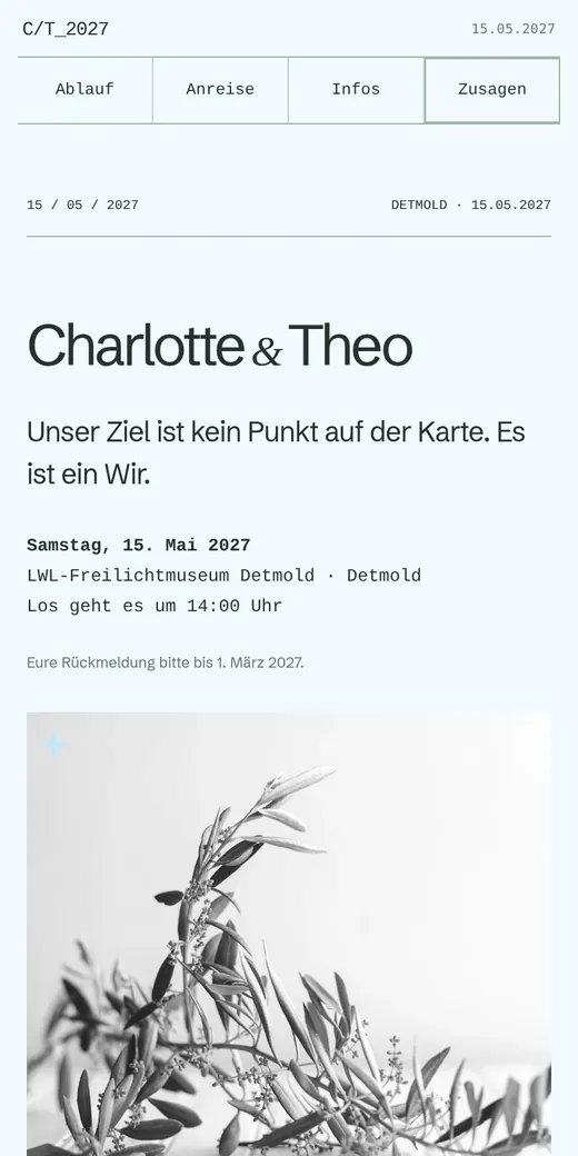 Ein reduziertes Informationsraster mit Monospace-Details und einer großen Bildkoordinate. Gezeigt mit der Hochzeit von Charlotte und Theo.