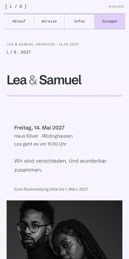 Schwarz-weiße Grundstruktur, präzise Linien und kleine Farbakzente. Gezeigt mit der Hochzeit von Clara und Mia.